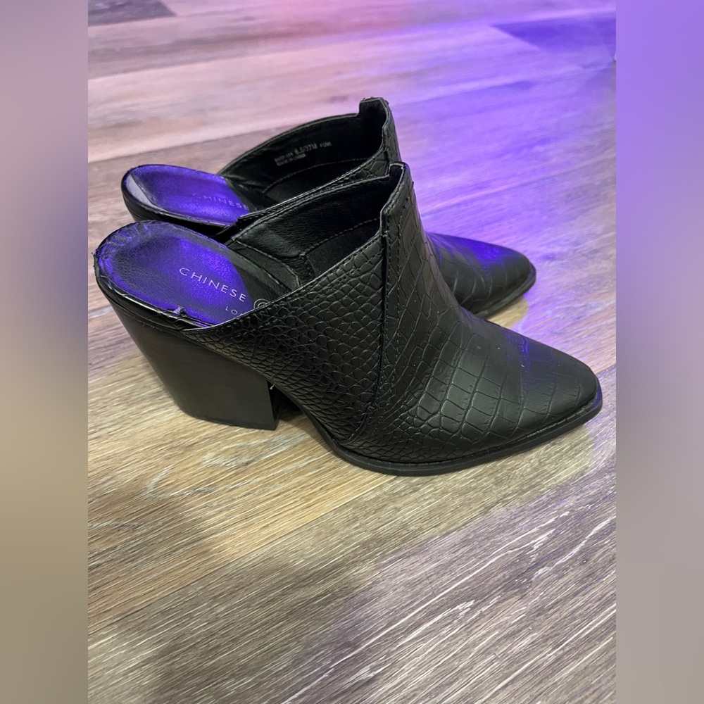 Chinese Laundry- Chic Black Croc-Embossed Mules - Picture 6 of 8